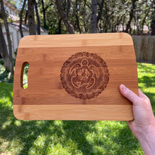 Load image into Gallery viewer, Hawaiian Turtle Cutting Board 14&#39;&#39;x9.5&#39;&#39;x.5&#39;&#39; Bamboo