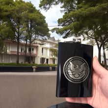 Load image into Gallery viewer, 8oz Presidential Seal Black Flask