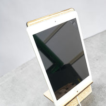 Load image into Gallery viewer, Easel - Cell phone and Pad - Celtic Design