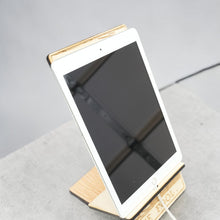 Load image into Gallery viewer, Easel - Cell phone and Pad - The Fool Tarot Card