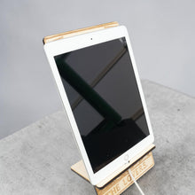 Load image into Gallery viewer, Easel - Cell phone and Pad - The Lovers Tarot Card