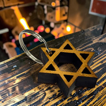 Load image into Gallery viewer, Keychain - Cedar Picket - Star of David - 2.5x2.2 Inches
