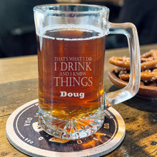 Load image into Gallery viewer, 25oz Beer mug with handle - PERSONALIZED - Thats what i do i drink and i know things